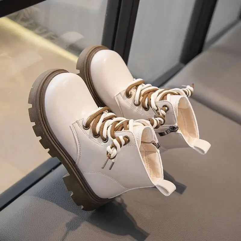 Bota Infantil Feminina Cano Curto de Couro Off White - Raizza Kids