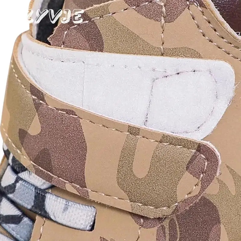 Bota Infantil Masculina Militar de Veludo