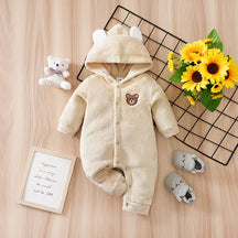 Macacão Bebê Inverno Urso Bege com Capuz cor Branco tamanho 6 a 9 meses Raizza Kids