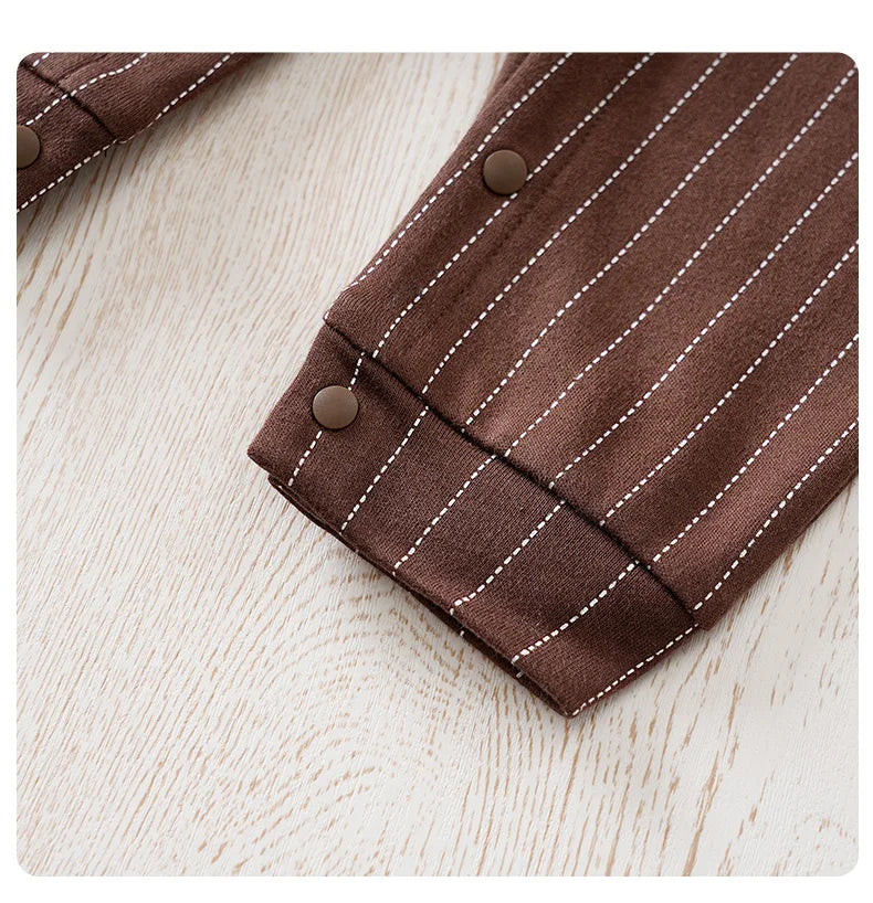 Macacão Bebê Escolar Gentleman Café detalhe 14 Raizza Kids