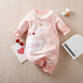 Macacão Bebê Menina Cisne Bordado cor Rosa tamanho 3 a 6 meses Raizza Kids