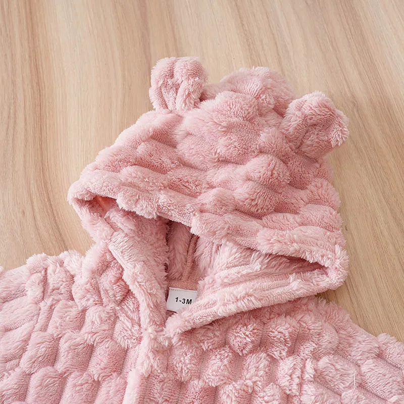 Macacão Bebê Menina Rosa com Capuz detalhe 3 Raizza Kids