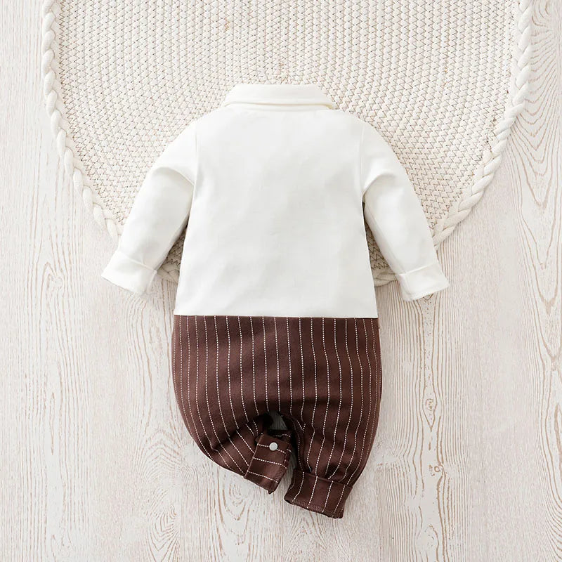 Macacão Bebê Escolar Gentleman Café detalhe 2 Raizza Kids