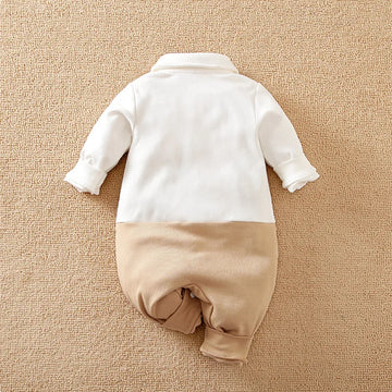 Macacão Bebê Gentleman Cáqui em Algodão detalhe 2 Raizza Kids