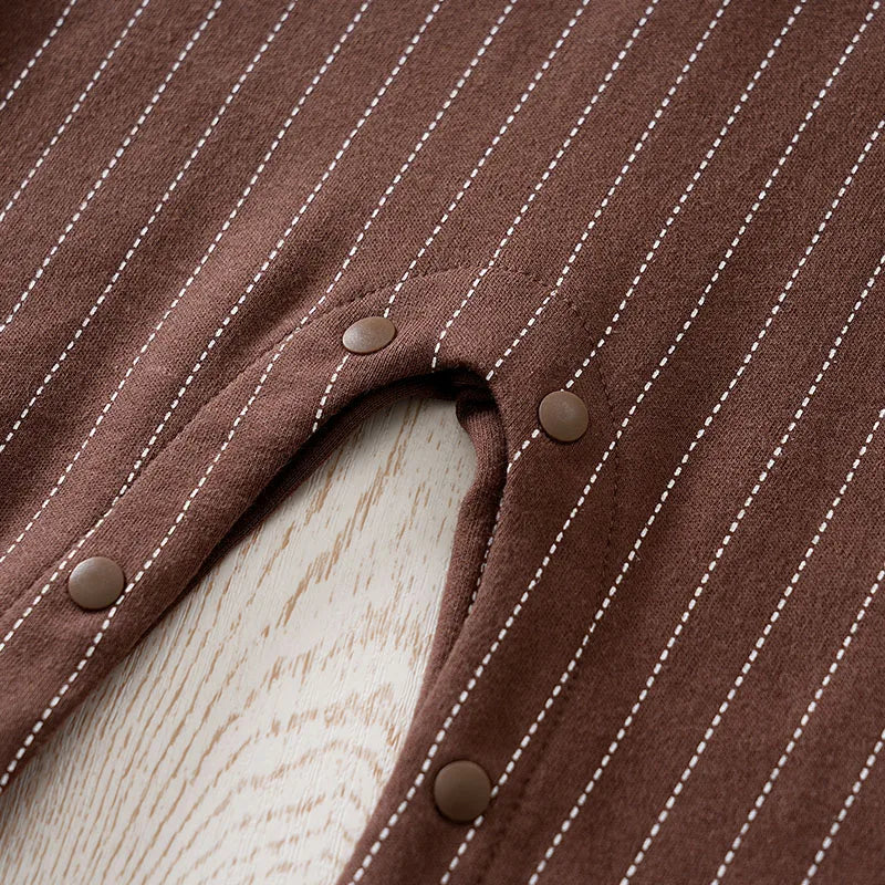Macacão Bebê Escolar Gentleman Café detalhe 6 Raizza Kids