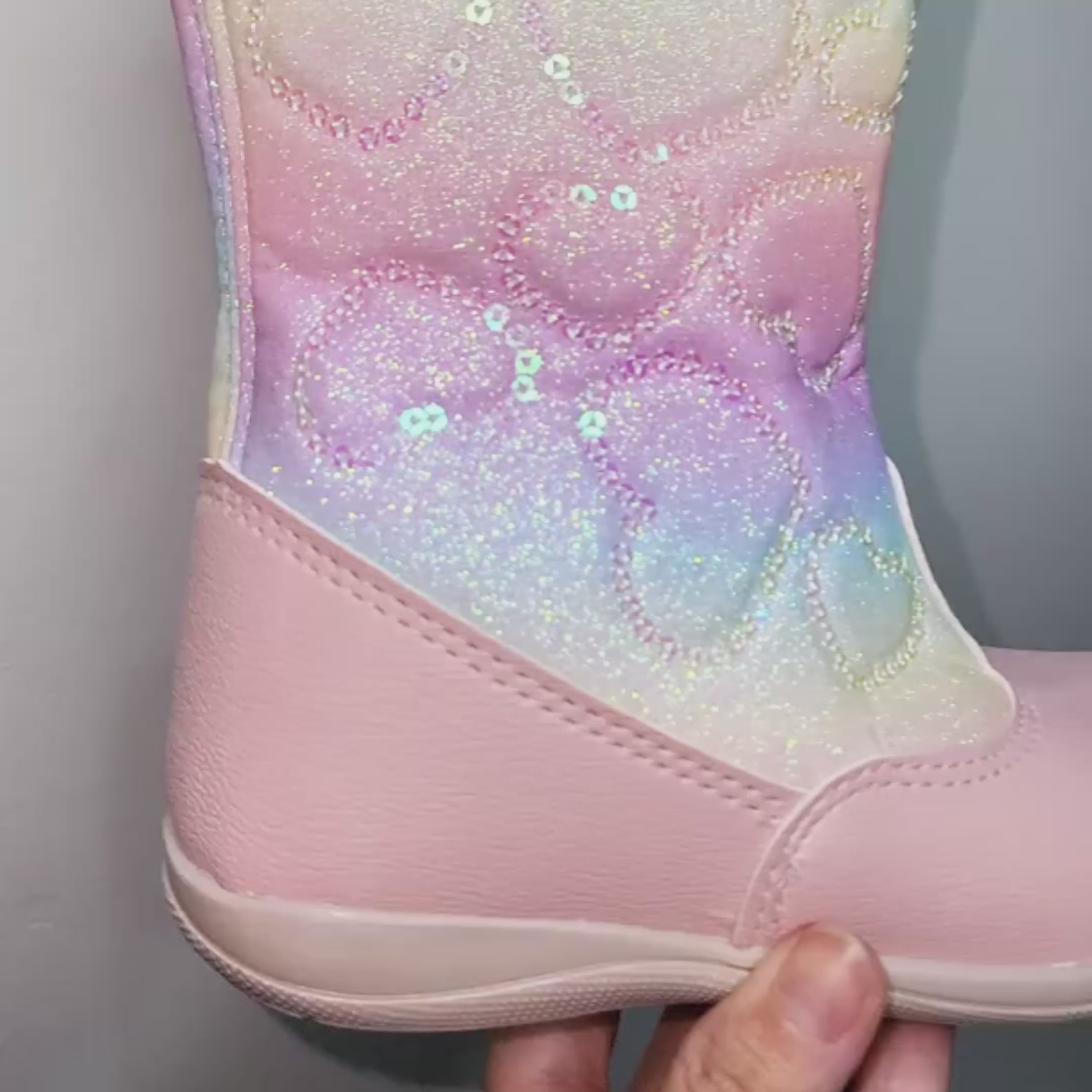 Bota Infantil Feminina de Couro com Coração