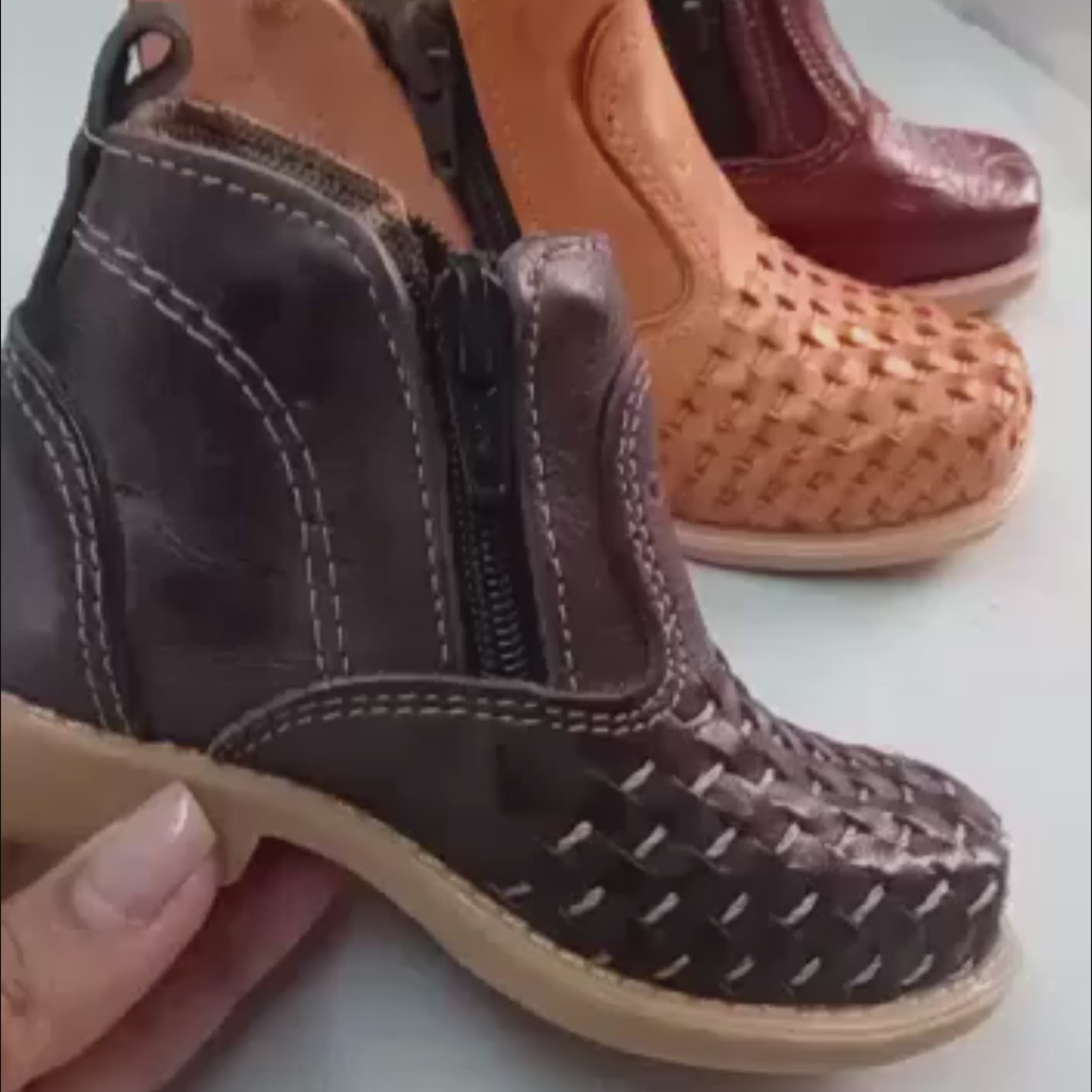 Bota Infantil Masculina de Couro com Zíper